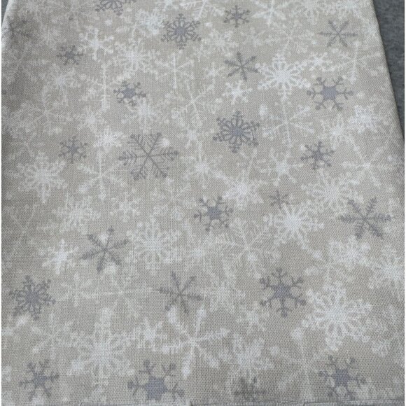 Snowflake Pattern Cotton Fabric 1/2 yard x 44" for Crafts Quilting Sewing Projec - Picture 1 of 3